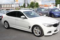 BMW 3シリーズ 320i ｸﾞﾗﾝﾂｰﾘｽﾓ Mｽﾎﾟｰﾂ 追従ACC 衝突軽減ﾌﾞﾚｰｷ 車線逸脱警告 歩行者警告 ﾀｯﾁﾊﾟｯﾄﾞ対応HDDﾅﾋﾞ電動ﾄﾗﾝｸ Mｽﾎﾟｰﾂｴｱﾛ 18AW ﾒﾓﾘｰ付電動ｼｰﾄ ETC2.0 ｽﾏｰﾄｷｰ ﾊﾟﾄﾞﾙｼﾌﾄ 電動ﾘｱｳｲﾝｸﾞ2年保証