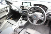 BMW 1シリーズ M140i 後期 340馬力 直6ﾀｰﾎﾞB58新ｴﾝｼﾞﾝ ﾋｰﾀｰ黒革 LEDﾍｯﾄﾞﾗｲﾄ ｱﾀﾞﾌﾟﾃｨﾌﾞMｻｽ 専用ﾌﾞﾚｰｷ 専用18AW HDDﾅﾋﾞ衝突軽減ﾌﾞﾚｰｷ 車線逸脱警告 歩行者警告 ﾌﾞﾚｰｷ付ｸﾙｺﾝ 専用ｴｱﾛ 後輪駆動 8速AT 2年保証