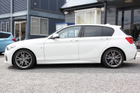 BMW 1シリーズ M140i 後期 340馬力 直6ﾀｰﾎﾞB58新ｴﾝｼﾞﾝ ﾋｰﾀｰ黒革 LEDﾍｯﾄﾞﾗｲﾄ ｱﾀﾞﾌﾟﾃｨﾌﾞMｻｽ 専用ﾌﾞﾚｰｷ 専用18AW HDDﾅﾋﾞ衝突軽減ﾌﾞﾚｰｷ 車線逸脱警告 歩行者警告 ﾌﾞﾚｰｷ付ｸﾙｺﾝ 専用ｴｱﾛ 後輪駆動 8速AT 2年保証
