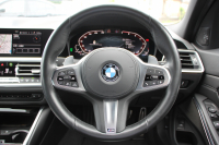 BMW 3シリーズ 320i Mｽﾎﾟｰﾂ ﾊｲﾗｲﾝ ｺﾝﾌｫｰﾄP ﾌﾞﾗｯｸﾚｻﾞｰ ｼｰﾄﾋｰﾀｰ ﾊｰﾏﾝｶｰﾄﾞﾝ 追従ACC 電動ﾄﾗﾝｸ ｽﾃｱﾘﾝｸﾞｻﾎﾟｰﾄ ﾀｯﾁ画面HDDﾅﾋﾞｱｯﾌﾟﾙｶｰﾌﾟﾚｲ ﾊﾟｰｷﾝｸﾞｱｼｽﾄ+ 360ｶﾒﾗ LEDﾍｯﾄﾞﾗｲﾄ ｵｰﾄﾊｲﾋﾞｰﾑ 専用ｴｱﾛ ﾜｲﾔﾚｽ充電 2年保証