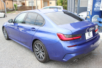 BMW 3シリーズ 320i Mｽﾎﾟｰﾂ ﾊｲﾗｲﾝ ｺﾝﾌｫｰﾄP ﾌﾞﾗｯｸﾚｻﾞｰ ｼｰﾄﾋｰﾀｰ ﾊｰﾏﾝｶｰﾄﾞﾝ 追従ACC 電動ﾄﾗﾝｸ ｽﾃｱﾘﾝｸﾞｻﾎﾟｰﾄ ﾀｯﾁ画面HDDﾅﾋﾞｱｯﾌﾟﾙｶｰﾌﾟﾚｲ ﾊﾟｰｷﾝｸﾞｱｼｽﾄ+ 360ｶﾒﾗ LEDﾍｯﾄﾞﾗｲﾄ ｵｰﾄﾊｲﾋﾞｰﾑ 専用ｴｱﾛ ﾜｲﾔﾚｽ充電 2年保証