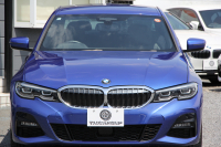 BMW 3シリーズ 320i Mｽﾎﾟｰﾂ ﾊｲﾗｲﾝ ｺﾝﾌｫｰﾄP ﾌﾞﾗｯｸﾚｻﾞｰ ｼｰﾄﾋｰﾀｰ ﾊｰﾏﾝｶｰﾄﾞﾝ 追従ACC 電動ﾄﾗﾝｸ ｽﾃｱﾘﾝｸﾞｻﾎﾟｰﾄ ﾀｯﾁ画面HDDﾅﾋﾞｱｯﾌﾟﾙｶｰﾌﾟﾚｲ ﾊﾟｰｷﾝｸﾞｱｼｽﾄ+ 360ｶﾒﾗ LEDﾍｯﾄﾞﾗｲﾄ ｵｰﾄﾊｲﾋﾞｰﾑ 専用ｴｱﾛ ﾜｲﾔﾚｽ充電 2年保証