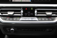 BMW 3シリーズ 320i Mｽﾎﾟｰﾂ ﾊｲﾗｲﾝ ｺﾝﾌｫｰﾄP ﾌﾞﾗｯｸﾚｻﾞｰ ｼｰﾄﾋｰﾀｰ ﾊｰﾏﾝｶｰﾄﾞﾝ 追従ACC 電動ﾄﾗﾝｸ ｽﾃｱﾘﾝｸﾞｻﾎﾟｰﾄ ﾀｯﾁ画面HDDﾅﾋﾞｱｯﾌﾟﾙｶｰﾌﾟﾚｲ ﾊﾟｰｷﾝｸﾞｱｼｽﾄ+ 360ｶﾒﾗ LEDﾍｯﾄﾞﾗｲﾄ ｵｰﾄﾊｲﾋﾞｰﾑ 専用ｴｱﾛ ﾜｲﾔﾚｽ充電 2年保証