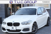 BMW 1シリーズ M140i 後期 1ｵｰﾅ 340馬力 直6ﾀｰﾎﾞB58新ｴﾝｼﾞﾝ LEDﾍｯﾄﾞﾗｲﾄ KW車高調 ﾊｰﾏﾝｶｰﾄﾞﾝ 専用ﾌﾞﾚｰｷ BBS18AW HDDﾅﾋﾞ衝突軽減ﾌﾞﾚｰｷ 車線逸脱警告 歩行者警告 ﾌﾞﾚｰｷ付ｸﾙｺﾝ 専用ｴｱﾛ 後輪駆動 8速AT 2年保証