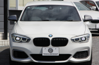 BMW 1シリーズ M140i 後期 1ｵｰﾅ 340馬力 直6ﾀｰﾎﾞB58新ｴﾝｼﾞﾝ LEDﾍｯﾄﾞﾗｲﾄ KW車高調 ﾊｰﾏﾝｶｰﾄﾞﾝ 専用ﾌﾞﾚｰｷ BBS18AW HDDﾅﾋﾞ衝突軽減ﾌﾞﾚｰｷ 車線逸脱警告 歩行者警告 ﾌﾞﾚｰｷ付ｸﾙｺﾝ 専用ｴｱﾛ 後輪駆動 8速AT 2年保証