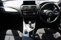 BMW 1シリーズ M140i 後期 1ｵｰﾅ 340馬力 直6ﾀｰﾎﾞB58新ｴﾝｼﾞﾝ LEDﾍｯﾄﾞﾗｲﾄ KW車高調 ﾊｰﾏﾝｶｰﾄﾞﾝ 専用ﾌﾞﾚｰｷ BBS18AW HDDﾅﾋﾞ衝突軽減ﾌﾞﾚｰｷ 車線逸脱警告 歩行者警告 ﾌﾞﾚｰｷ付ｸﾙｺﾝ 専用ｴｱﾛ 後輪駆動 8速AT 2年保証