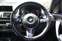 BMW 1シリーズ M140i 後期 1ｵｰﾅ 340馬力 直6ﾀｰﾎﾞB58新ｴﾝｼﾞﾝ LEDﾍｯﾄﾞﾗｲﾄ KW車高調 ﾊｰﾏﾝｶｰﾄﾞﾝ 専用ﾌﾞﾚｰｷ BBS18AW HDDﾅﾋﾞ衝突軽減ﾌﾞﾚｰｷ 車線逸脱警告 歩行者警告 ﾌﾞﾚｰｷ付ｸﾙｺﾝ 専用ｴｱﾛ 後輪駆動 8速AT 2年保証