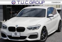 BMW 1シリーズ M140i 後期 1ｵｰﾅ 340馬力 直6ﾀｰﾎﾞB58新ｴﾝｼﾞﾝ LEDﾍｯﾄﾞﾗｲﾄ KW車高調 ﾊｰﾏﾝｶｰﾄﾞﾝ 専用ﾌﾞﾚｰｷ BBS18AW HDDﾅﾋﾞ衝突軽減ﾌﾞﾚｰｷ 車線逸脱警告 歩行者警告 ﾌﾞﾚｰｷ付ｸﾙｺﾝ 専用ｴｱﾛ 後輪駆動 8速AT 2年保証