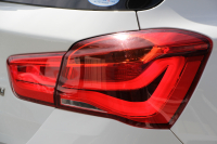 BMW 1シリーズ M140i 後期 1ｵｰﾅ 340馬力 直6ﾀｰﾎﾞB58新ｴﾝｼﾞﾝ LEDﾍｯﾄﾞﾗｲﾄ KW車高調 ﾊｰﾏﾝｶｰﾄﾞﾝ 専用ﾌﾞﾚｰｷ BBS18AW HDDﾅﾋﾞ衝突軽減ﾌﾞﾚｰｷ 車線逸脱警告 歩行者警告 ﾌﾞﾚｰｷ付ｸﾙｺﾝ 専用ｴｱﾛ 後輪駆動 8速AT 2年保証