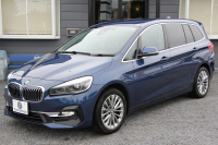 BMW 2シリーズ 218d ｸﾞﾗﾝﾂｱﾗｰ ﾗｸﾞｼﾞｭｱﾘｰ 1ｵﾅ 最終ﾓﾃﾞﾙ 型式変更後3DA-6W20 3列7人乗り ADｱｸﾃｨﾌﾞｾｰﾌﾃｨ&ｺﾝﾌｫｰﾄP 追従ACC HUD ﾋｰﾀｰ黒革 ﾌﾙｾｸﾞTV DVD&CD再生 電動ﾄﾗﾝｸ LEDﾍｯﾄﾞﾗｲﾄ ﾒﾓﾘｰ付電動ｼｰﾄ ﾀｯﾁ画面HDDﾅﾋﾞPｱｼｽﾄ 2年保証