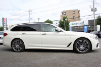 BMW 5シリーズ 523d ﾂｰﾘﾝｸﾞMｽﾎﾟｰﾂ ﾊｲﾗｲﾝ 燃費19.4㎞/L 全席ﾋｰﾀｰ黒革 HUD LEDﾍｯﾄﾞﾗｲﾄ ｵｰﾄﾊｲﾋﾞｰﾑ 追従ACC ｽﾃｱﾘﾝｸﾞｻﾎﾟｰﾄ 液晶ﾒｰﾀｰ ﾀｯﾁ画面HDDﾅﾋﾞTV 360度ｶﾒﾗ 電動ﾘｱｹﾞｰﾄ 19AW 専用ｴｱﾛ ｱﾝﾋﾞｴﾝﾄﾗｲﾄ 2年保証