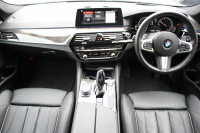 BMW 5シリーズ 523d ﾂｰﾘﾝｸﾞMｽﾎﾟｰﾂ ﾊｲﾗｲﾝ 燃費19.4㎞/L 全席ﾋｰﾀｰ黒革 HUD LEDﾍｯﾄﾞﾗｲﾄ ｵｰﾄﾊｲﾋﾞｰﾑ 追従ACC ｽﾃｱﾘﾝｸﾞｻﾎﾟｰﾄ 液晶ﾒｰﾀｰ ﾀｯﾁ画面HDDﾅﾋﾞTV 360度ｶﾒﾗ 電動ﾘｱｹﾞｰﾄ 19AW 専用ｴｱﾛ ｱﾝﾋﾞｴﾝﾄﾗｲﾄ 2年保証