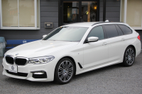 BMW 5シリーズ 523d ﾂｰﾘﾝｸﾞMｽﾎﾟｰﾂ ﾊｲﾗｲﾝ 燃費19.4㎞/L 全席ﾋｰﾀｰ黒革 HUD LEDﾍｯﾄﾞﾗｲﾄ ｵｰﾄﾊｲﾋﾞｰﾑ 追従ACC ｽﾃｱﾘﾝｸﾞｻﾎﾟｰﾄ 液晶ﾒｰﾀｰ ﾀｯﾁ画面HDDﾅﾋﾞTV 360度ｶﾒﾗ 電動ﾘｱｹﾞｰﾄ 19AW 専用ｴｱﾛ ｱﾝﾋﾞｴﾝﾄﾗｲﾄ 2年保証