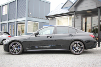 BMW 3シリーズ 330i Mｽﾎﾟｰﾂ ﾃﾞﾋﾞｭｰP ｲﾉﾍﾞｰｼｮﾝP ｺﾝﾌｫｰﾄP 高出力 258馬力 ﾋｰﾀｰ黒革 ﾚｰｻﾞｰﾗｲﾄ HUD ｼﾞｪｽﾁｬｰC 追従ACC 渋滞ﾊﾝｽﾞｵﾌ 360度ｶﾒﾗ Mｽﾎﾟｰﾂﾌﾞﾚｰｷ ﾀｯﾁ画面HDDﾅﾋﾞｱｯﾌﾟﾙｶｰﾌﾟﾚｲ 電動ﾄﾗﾝｸ ﾜｲﾔﾚｽ充電 2年保証