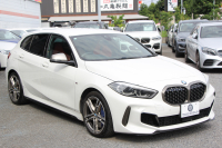 BMW 1シリーズ M135i Xdrive 4WD 306馬力 ﾋｰﾀｰ赤革 Mｽﾎﾟｰﾂｼｰﾄ Mｼｰﾄﾍﾞﾙﾄ ｱﾀﾞﾌﾟﾃｨﾌﾞMｻｽ Mｽﾎﾟｰﾂﾌﾞﾚｰｷ 追従ACC LEDﾍｯﾄﾞﾗｲﾄ BMWﾗｲﾌﾞｺｯｸﾋﾟｯﾄ ｱｯﾌﾟﾙｶｰﾌﾟﾚｲ ﾀｯﾁ画面HDDﾅﾋﾞ後退ｱｼｽﾄ ﾜｲﾔﾚｽ充電 ｽﾏｰﾄｷｰ ｲﾙﾐﾎﾞｽﾄﾝﾄﾘﾑ 2年保証