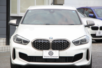BMW 1シリーズ M135i Xdrive 4WD 306馬力 ﾋｰﾀｰ赤革 Mｽﾎﾟｰﾂｼｰﾄ Mｼｰﾄﾍﾞﾙﾄ ｱﾀﾞﾌﾟﾃｨﾌﾞMｻｽ Mｽﾎﾟｰﾂﾌﾞﾚｰｷ 追従ACC LEDﾍｯﾄﾞﾗｲﾄ BMWﾗｲﾌﾞｺｯｸﾋﾟｯﾄ ｱｯﾌﾟﾙｶｰﾌﾟﾚｲ ﾀｯﾁ画面HDDﾅﾋﾞ後退ｱｼｽﾄ ﾜｲﾔﾚｽ充電 ｽﾏｰﾄｷｰ ｲﾙﾐﾎﾞｽﾄﾝﾄﾘﾑ 2年保証