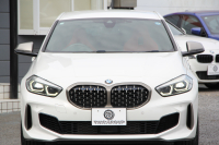 BMW 1シリーズ M135i Xdrive 4WD 306馬力 ﾋｰﾀｰ赤革 Mｽﾎﾟｰﾂｼｰﾄ Mｼｰﾄﾍﾞﾙﾄ ｱﾀﾞﾌﾟﾃｨﾌﾞMｻｽ Mｽﾎﾟｰﾂﾌﾞﾚｰｷ 追従ACC LEDﾍｯﾄﾞﾗｲﾄ BMWﾗｲﾌﾞｺｯｸﾋﾟｯﾄ ｱｯﾌﾟﾙｶｰﾌﾟﾚｲ ﾀｯﾁ画面HDDﾅﾋﾞ後退ｱｼｽﾄ ﾜｲﾔﾚｽ充電 ｽﾏｰﾄｷｰ ｲﾙﾐﾎﾞｽﾄﾝﾄﾘﾑ 2年保証