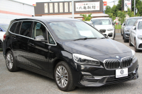 BMW 2シリーズ 218d ｸﾞﾗﾝﾂｱﾗｰ ﾗｸﾞｼﾞｭｱﾘｰ 後期 ﾌｪｲｽﾘﾌﾄ後 3列7人乗 ADｱｸﾃｨﾌﾞｾｰﾌﾃｨ&ｺﾝﾌｫｰﾄP 追従ACC HUD ｵｲｽﾀｰﾚｻﾞｰ 電動ﾄﾗﾝｸ LEDﾍｯﾄﾞﾗｲﾄ ﾀｯﾁ画面HDDﾅﾋﾞﾊﾟｰｷﾝｸﾞｱｼｽﾄ 衝突軽減ﾌﾞﾚｰｷ 車線逸脱警告 歩行者警告 2年保証