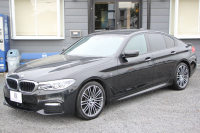 BMW 5シリーズ 523i Mｽﾎﾟｰﾂ ﾊｲﾗｲﾝ 全席ﾋｰﾀｰ黒革 HUD ｼﾞｪｽﾁｬｰｺﾝﾄﾛｰﾙ ﾜｲﾔﾚｽ充電 追従ACC ｽﾃｱﾘﾝｸﾞｻﾎﾟｰﾄ 液晶ﾒｰﾀｰ ﾀｯﾁ画面HDDﾅﾋﾞTV LEDﾍｯﾄﾞﾗｲﾄ ｵｰﾄﾊｲﾋﾞｰﾑ 360度ｶﾒﾗ 電動ﾄﾗﾝｸ 専用ｴｱﾛ ﾊﾟﾄﾞﾙｼﾌﾄ 19AW 2年保証