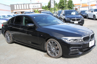 BMW 5シリーズ 523i Mｽﾎﾟｰﾂ ﾊｲﾗｲﾝ 全席ﾋｰﾀｰ黒革 HUD ｼﾞｪｽﾁｬｰｺﾝﾄﾛｰﾙ ﾜｲﾔﾚｽ充電 追従ACC ｽﾃｱﾘﾝｸﾞｻﾎﾟｰﾄ 液晶ﾒｰﾀｰ ﾀｯﾁ画面HDDﾅﾋﾞTV LEDﾍｯﾄﾞﾗｲﾄ ｵｰﾄﾊｲﾋﾞｰﾑ 360度ｶﾒﾗ 電動ﾄﾗﾝｸ 専用ｴｱﾛ ﾊﾟﾄﾞﾙｼﾌﾄ 19AW 2年保証