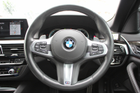 BMW 5シリーズ 523i Mｽﾎﾟｰﾂ ﾊｲﾗｲﾝ 全席ﾋｰﾀｰ黒革 HUD ｼﾞｪｽﾁｬｰｺﾝﾄﾛｰﾙ ﾜｲﾔﾚｽ充電 追従ACC ｽﾃｱﾘﾝｸﾞｻﾎﾟｰﾄ 液晶ﾒｰﾀｰ ﾀｯﾁ画面HDDﾅﾋﾞTV LEDﾍｯﾄﾞﾗｲﾄ ｵｰﾄﾊｲﾋﾞｰﾑ 360度ｶﾒﾗ 電動ﾄﾗﾝｸ 専用ｴｱﾛ ﾊﾟﾄﾞﾙｼﾌﾄ 19AW 2年保証