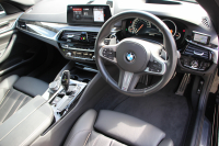 BMW 5シリーズ 523i Mｽﾎﾟｰﾂ ﾊｲﾗｲﾝ 全席ﾋｰﾀｰ黒革 HUD ｼﾞｪｽﾁｬｰｺﾝﾄﾛｰﾙ ﾜｲﾔﾚｽ充電 追従ACC ｽﾃｱﾘﾝｸﾞｻﾎﾟｰﾄ 液晶ﾒｰﾀｰ ﾀｯﾁ画面HDDﾅﾋﾞTV LEDﾍｯﾄﾞﾗｲﾄ ｵｰﾄﾊｲﾋﾞｰﾑ 360度ｶﾒﾗ 電動ﾄﾗﾝｸ 専用ｴｱﾛ ﾊﾟﾄﾞﾙｼﾌﾄ 19AW 2年保証