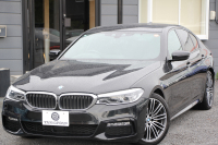 BMW 5シリーズ 523i Mｽﾎﾟｰﾂ ﾊｲﾗｲﾝ 全席ﾋｰﾀｰ黒革 HUD ｼﾞｪｽﾁｬｰｺﾝﾄﾛｰﾙ ﾜｲﾔﾚｽ充電 追従ACC ｽﾃｱﾘﾝｸﾞｻﾎﾟｰﾄ 液晶ﾒｰﾀｰ ﾀｯﾁ画面HDDﾅﾋﾞTV LEDﾍｯﾄﾞﾗｲﾄ ｵｰﾄﾊｲﾋﾞｰﾑ 360度ｶﾒﾗ 電動ﾄﾗﾝｸ 専用ｴｱﾛ ﾊﾟﾄﾞﾙｼﾌﾄ 19AW 2年保証