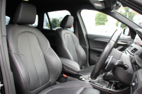 BMW X1 Xdrive18d Mｽﾎﾟｰﾂ ﾊｲﾗｲﾝ ｺﾝﾌｫｰﾄP 後期 ﾌｪｲｽﾘﾌﾄ後 ﾋｰﾀｰ黒革 追従ACC Mｼｰﾄﾍﾞﾙﾄ LEDﾍｯﾄﾞﾗｲﾄ&ﾃｰﾙ ﾀｯﾁﾊﾟﾈﾙ対応HDDﾅﾋﾞﾜｲﾔﾚｽ充電 新ﾒｰﾀｰ Pｱｼｽﾄ 電動ﾄﾗﾝｸ 衝突軽減ﾌﾞﾚｰｷ 車線逸脱警告 歩行者警告 2年保証