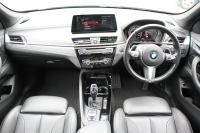 BMW X1 Xdrive18d Mｽﾎﾟｰﾂ ﾊｲﾗｲﾝ ｺﾝﾌｫｰﾄP 後期 ﾌｪｲｽﾘﾌﾄ後 ﾋｰﾀｰ黒革 追従ACC Mｼｰﾄﾍﾞﾙﾄ LEDﾍｯﾄﾞﾗｲﾄ&ﾃｰﾙ ﾀｯﾁﾊﾟﾈﾙ対応HDDﾅﾋﾞﾜｲﾔﾚｽ充電 新ﾒｰﾀｰ Pｱｼｽﾄ 電動ﾄﾗﾝｸ 衝突軽減ﾌﾞﾚｰｷ 車線逸脱警告 歩行者警告 2年保証