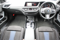 BMW 1シリーズ M135i Xdrive ﾃﾞﾋﾞｭｰP ｺﾝﾌｫｰﾄP 4WD 306馬力 Mｽﾎﾟｰﾂｼｰﾄ ｱﾀﾞﾌﾟﾃｨﾌﾞｻｽ Mｼｰﾄﾍﾞﾙﾄ ｼｰﾄﾋｰﾀｰ BMWﾗｲﾌﾞｺｯｸﾋﾟｯﾄ 追従ACC 電動ﾄﾗﾝｸ ｱｯﾌﾟﾙｶｰﾌﾟﾚｲ 純正HDDﾅﾋﾞPｱｼｽﾄ LEDﾍｯﾄﾞﾗｲﾄ ﾚｰﾝﾁｪﾝｼﾞ警告 衝突軽減ﾌﾞﾚｰｷ 2年保証