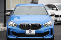 BMW 1シリーズ M135i Xdrive ﾃﾞﾋﾞｭｰP ｺﾝﾌｫｰﾄP 4WD 306馬力 Mｽﾎﾟｰﾂｼｰﾄ ｱﾀﾞﾌﾟﾃｨﾌﾞｻｽ Mｼｰﾄﾍﾞﾙﾄ ｼｰﾄﾋｰﾀｰ BMWﾗｲﾌﾞｺｯｸﾋﾟｯﾄ 追従ACC 電動ﾄﾗﾝｸ ｱｯﾌﾟﾙｶｰﾌﾟﾚｲ 純正HDDﾅﾋﾞPｱｼｽﾄ LEDﾍｯﾄﾞﾗｲﾄ ﾚｰﾝﾁｪﾝｼﾞ警告 衝突軽減ﾌﾞﾚｰｷ 2年保証