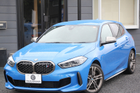 BMW 1シリーズ M135i Xdrive ﾃﾞﾋﾞｭｰP ｺﾝﾌｫｰﾄP 4WD 306馬力 Mｽﾎﾟｰﾂｼｰﾄ ｱﾀﾞﾌﾟﾃｨﾌﾞｻｽ Mｼｰﾄﾍﾞﾙﾄ ｼｰﾄﾋｰﾀｰ BMWﾗｲﾌﾞｺｯｸﾋﾟｯﾄ 追従ACC 電動ﾄﾗﾝｸ ｱｯﾌﾟﾙｶｰﾌﾟﾚｲ 純正HDDﾅﾋﾞPｱｼｽﾄ LEDﾍｯﾄﾞﾗｲﾄ ﾚｰﾝﾁｪﾝｼﾞ警告 衝突軽減ﾌﾞﾚｰｷ 2年保証
