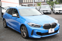 BMW 1シリーズ M135i Xdrive ﾃﾞﾋﾞｭｰP ｺﾝﾌｫｰﾄP 4WD 306馬力 Mｽﾎﾟｰﾂｼｰﾄ ｱﾀﾞﾌﾟﾃｨﾌﾞｻｽ Mｼｰﾄﾍﾞﾙﾄ ｼｰﾄﾋｰﾀｰ BMWﾗｲﾌﾞｺｯｸﾋﾟｯﾄ 追従ACC 電動ﾄﾗﾝｸ ｱｯﾌﾟﾙｶｰﾌﾟﾚｲ 純正HDDﾅﾋﾞPｱｼｽﾄ LEDﾍｯﾄﾞﾗｲﾄ ﾚｰﾝﾁｪﾝｼﾞ警告 衝突軽減ﾌﾞﾚｰｷ 2年保証
