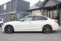 BMW 3シリーズ 330i Mｽﾎﾟｰﾂ ﾃﾞﾋﾞｭｰP ｺﾝﾌｫｰﾄP 高出力 258馬力 ﾋｰﾀｰ黒革 追従ACC 360度ｶﾒﾗ Pｱｼｽﾄﾌﾟﾗｽ LEDﾍｯﾄﾞﾗｲﾄ ｵｰﾄﾊｲﾋﾞｰﾑ Mｽﾎﾟｰﾂﾌﾞﾚｰｷ ﾀｯﾁ画面HDDﾅﾋﾞｱｯﾌﾟﾙｶｰﾌﾟﾚｲ Hifiｽﾋﾟｰｶｰ 電動ﾄﾗﾝｸ ｱﾝﾋﾞｴﾝﾄﾗｲﾄ 2年保証