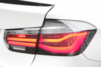 BMW 3シリーズ 320i Mｽﾎﾟｰﾂ 後期 8A新EG Mﾊﾟﾌｫｰﾏﾝｽｴｱﾛ&内装ﾄﾘﾑ&ﾃｰﾙ 追従ACC LEDﾍｯﾄﾞﾗｲﾄ LEDﾃｰﾙ HDDﾅﾋﾞBｶﾒﾗ ｽﾏｰﾄｷｰ Bluetooth接続 衝突軽減ﾌﾞﾚｰｷ 車線逸脱警告 歩行者警告 ﾊﾟﾄﾞﾙｼﾌﾄ ﾒﾓﾘｰ付電動ｼｰﾄ 2年保証