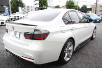 BMW 3シリーズ 320i Mｽﾎﾟｰﾂ 後期 8A新EG Mﾊﾟﾌｫｰﾏﾝｽｴｱﾛ&内装ﾄﾘﾑ&ﾃｰﾙ 追従ACC LEDﾍｯﾄﾞﾗｲﾄ LEDﾃｰﾙ HDDﾅﾋﾞBｶﾒﾗ ｽﾏｰﾄｷｰ Bluetooth接続 衝突軽減ﾌﾞﾚｰｷ 車線逸脱警告 歩行者警告 ﾊﾟﾄﾞﾙｼﾌﾄ ﾒﾓﾘｰ付電動ｼｰﾄ 2年保証