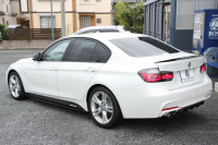BMW 3シリーズ 320i Mｽﾎﾟｰﾂ 後期 8A新EG Mﾊﾟﾌｫｰﾏﾝｽｴｱﾛ&内装ﾄﾘﾑ&ﾃｰﾙ 追従ACC LEDﾍｯﾄﾞﾗｲﾄ LEDﾃｰﾙ HDDﾅﾋﾞBｶﾒﾗ ｽﾏｰﾄｷｰ Bluetooth接続 衝突軽減ﾌﾞﾚｰｷ 車線逸脱警告 歩行者警告 ﾊﾟﾄﾞﾙｼﾌﾄ ﾒﾓﾘｰ付電動ｼｰﾄ 2年保証