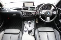 BMW 1シリーズ 118d Mｽﾎﾟｰﾂ ｴﾃﾞｨｼｮﾝｼｬﾄﾞｰ ｱｯﾌﾟｸﾞﾚｰﾄﾞP 特別限定車 後期 ﾋｰﾀｰ黒革 ｼｰﾄﾒﾓﾘｰ 電動ｼｰﾄ ﾀﾞｰｸLEDﾍｯﾄﾞﾗｲﾄ 追従ACC HI-FIｽﾋﾟｰｶｰ ﾀｯﾁ画面HDDﾅﾋﾞBｶﾒﾗ Bluetoothｵｰﾃﾞｨｵ 衝突軽減ﾌﾞﾚｰｷ 車線逸脱警告 歩行者警告 2年保証