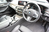 BMW 5シリーズ 523d Mｽﾎﾟｰﾂ ﾊｲﾗｲﾝ 変更後ﾓﾃﾞﾙ 1ｵｰﾅ 新液晶ﾒｰﾀｰ 燃費21.5km/L 全席ﾋｰﾀｰ黒革 HUD LEDﾍｯﾄﾞﾗｲﾄ 追従ACC ｽﾃｱﾘﾝｸﾞｻﾎﾟｰﾄ ｵｰﾄﾊｲﾋﾞｰﾑ ﾀｯﾁ画面HDDﾅﾋﾞﾌﾙｾｸﾞTV 360度ｶﾒﾗ 電動ﾄﾗﾝｸ 専用ｴｱﾛ 19AW ﾊﾟﾄﾞﾙｼﾌﾄ ｱﾝﾋﾞｴﾝﾄﾗｲﾄ 2年保証