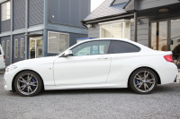 BMW 2シリーズ M240i ｸｰﾍﾟ後期 B58新ｴﾝｼﾞﾝ 直6ﾀｰﾎﾞ340馬力 ﾋｰﾀｰ赤革 追従ACC LEDﾍｯﾄﾞﾗｲﾄ LEDﾃｰﾙ ｱﾀﾞﾌﾟﾃｨﾌﾞMｻｽ 専用ﾌﾞﾚｰｷ ﾀｯﾁ画面HDDﾅﾋﾞPｱｼｽﾄ ﾊﾟﾄﾞﾙｼﾌﾄ 8速AT 衝突軽減ﾌﾞﾚｰｷ 車線逸脱警告 歩行者警告 2