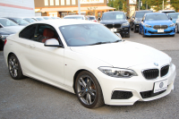 BMW 2シリーズ M240i ｸｰﾍﾟ後期 B58新ｴﾝｼﾞﾝ 直6ﾀｰﾎﾞ340馬力 ﾋｰﾀｰ赤革 追従ACC LEDﾍｯﾄﾞﾗｲﾄ LEDﾃｰﾙ ｱﾀﾞﾌﾟﾃｨﾌﾞMｻｽ 専用ﾌﾞﾚｰｷ ﾀｯﾁ画面HDDﾅﾋﾞPｱｼｽﾄ ﾊﾟﾄﾞﾙｼﾌﾄ 8速AT 衝突軽減ﾌﾞﾚｰｷ 車線逸脱警告 歩行者警告 2