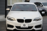 BMW 2シリーズ M240i ｸｰﾍﾟ後期 B58新ｴﾝｼﾞﾝ 直6ﾀｰﾎﾞ340馬力 ﾋｰﾀｰ赤革 追従ACC LEDﾍｯﾄﾞﾗｲﾄ LEDﾃｰﾙ ｱﾀﾞﾌﾟﾃｨﾌﾞMｻｽ 専用ﾌﾞﾚｰｷ ﾀｯﾁ画面HDDﾅﾋﾞPｱｼｽﾄ ﾊﾟﾄﾞﾙｼﾌﾄ 8速AT 衝突軽減ﾌﾞﾚｰｷ 車線逸脱警告 歩行者警告 2