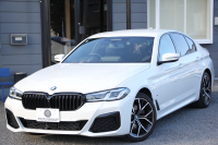 BMW 5シリーズ 523d Xdrive Mｽﾎﾟｰﾂ 後期 4WD ﾋｰﾀｰ黒革 渋滞ﾊﾝｽﾞｵﾌ LEDﾍｯﾄﾞﾗｲﾄ ｵｰﾄﾊｲﾋﾞｰﾑ 360度ｶﾒﾗ BMWﾗｲﾌﾞｺｯｸﾋﾟｯﾄ ｱﾀﾞﾌﾟﾃｨﾌﾞｻｽ ﾀｯﾁ画面HDDﾅﾋﾞTV ｱｯﾌﾟﾙｶｰﾌﾟﾚｲ 追従ACC HUD 電動ﾄﾗﾝｸ 2年保証