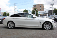 BMW 4シリーズ 420i ｸﾞﾗﾝｸｰﾍﾟﾗｸﾞｼﾞｭｱﾘｰ 後期 真珠色 ﾋｰﾀｰ付ﾍﾞｰｼﾞｭﾚｻﾞｰ LEDﾍｯﾄﾞﾗｲﾄ LEDﾃｰﾙ 液晶ﾒｰﾀｰ 追従ACC iﾄﾞﾗｲﾌﾞHDDﾅﾋﾞﾌﾙｾｸﾞTV 衝突軽減ﾌﾞﾚｰｷ 車線逸脱警告 歩行者警告 電動ﾘｱｹﾞｰﾄ ｱﾝﾋﾞｴﾝﾄﾗｲﾄ ｸﾛｰﾑﾗｲﾝ 2年保証