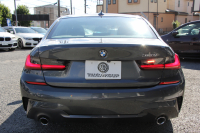 BMW 3シリーズ 320i Mｽﾎﾟｰﾂ ﾃﾞﾋﾞｭｰP ｺﾝﾌｫｰﾄP ﾋｰﾀｰ黒革 専用ﾌﾞﾙｰｽﾃｯﾁ ｵﾌﾟｼｮﾝ19AW 追従ACC LEDﾍｯﾄﾞﾗｲﾄ ｵｰﾄﾊｲﾋﾞｰﾑ ﾀｯﾁ画面HDDﾅﾋﾞｱｯﾌﾟﾙｶｰﾌﾟﾚｲ Pｱｼｽﾄ 電動ﾄﾗﾝｸ ｽﾏｰﾄｷｰ 専用ｴｱﾛ Hifiｽﾋﾟｰｶｰ 2年保証