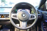 BMW 1シリーズ 118d Mｽﾎﾟｰﾂ MｽﾎﾟｰﾂﾌﾟﾗｽP ｺﾝﾌｫｰﾄP 1ｵｰﾅ Mｽﾎﾟｰﾂｼｰﾄ Mｼｰﾄﾍﾞﾙﾄ Mﾘｱｽﾎﾟｲﾗｰ Mｽﾎﾟｰﾂﾌﾞﾚｰｷ 専用18AW 追従ACC ｱｯﾌﾟﾙｶｰﾌﾟﾚｲ idriveﾅﾋﾞｹﾞｰｼｮﾝP BMWﾗｲﾌﾞｺｯｸﾋﾟｯﾄﾞAI音声会話 電動ﾄﾗﾝｸ 後退ｱｼｽﾄ 2年保証