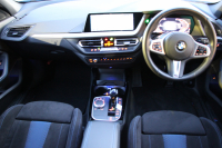 BMW 1シリーズ 118d Mｽﾎﾟｰﾂ MｽﾎﾟｰﾂﾌﾟﾗｽP ｺﾝﾌｫｰﾄP 1ｵｰﾅ Mｽﾎﾟｰﾂｼｰﾄ Mｼｰﾄﾍﾞﾙﾄ Mﾘｱｽﾎﾟｲﾗｰ Mｽﾎﾟｰﾂﾌﾞﾚｰｷ 専用18AW 追従ACC ｱｯﾌﾟﾙｶｰﾌﾟﾚｲ idriveﾅﾋﾞｹﾞｰｼｮﾝP BMWﾗｲﾌﾞｺｯｸﾋﾟｯﾄﾞAI音声会話 電動ﾄﾗﾝｸ 後退ｱｼｽﾄ 2年保証