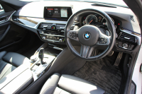 BMW 5シリーズ 523d Mｽﾎﾟｰﾂ ﾊｲﾗｲﾝ ﾃﾞﾋﾞｭｰP 1ｵﾅ 全席ﾋｰﾀｰ黒革 ｿﾌﾄｸﾛｰｽﾞﾄﾞｱ HUD ｼﾞｪｽﾁｬｰC LEDﾍｯﾄﾞﾗｲﾄ ｵｰﾄﾊｲﾋﾞｰﾑ 追従ACC 液晶ﾒｰﾀｰ ﾀｯﾁ画面HDDﾅﾋﾞTV 360度ｶﾒﾗ 電動ﾄﾗﾝｸ 19AW 専用ｴｱﾛ ｽﾏｰﾄｷｰ 2年保証